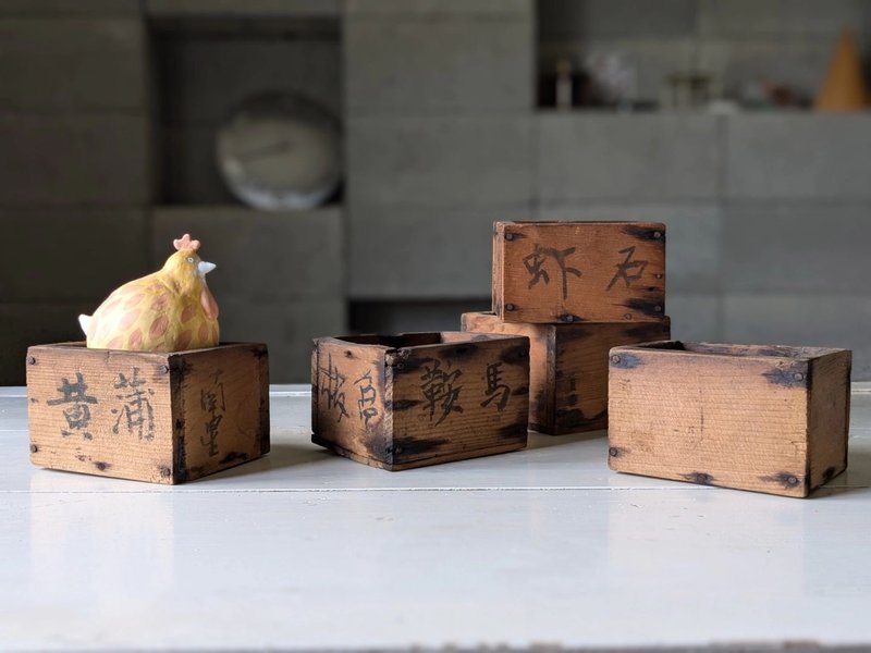 Wooden Signs / Hand-painted Signs / Solid Wood Door Plates / Door Plate Design - กล่องเก็บของ - ไม้ สีนำ้ตาล