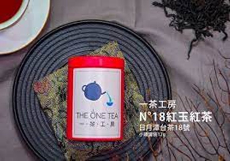 赤翡翠紅茶小鉄缶12g - お茶 - 食材 レッド