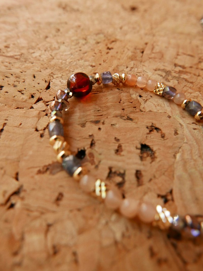 Natural stone bracelet/blood amber/cordierite/orange moonlight - Bracelets - Copper & Brass Multicolor