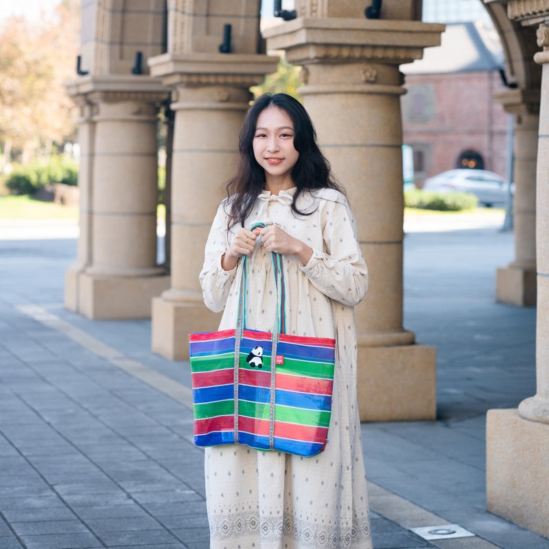 肩背 刺繡茄芷袋 - 熊貓 - 側背包/斜背包 - 其他材質 多色