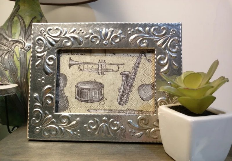 Tin carving European style photo frame - Picture Frames - Other Metals Silver