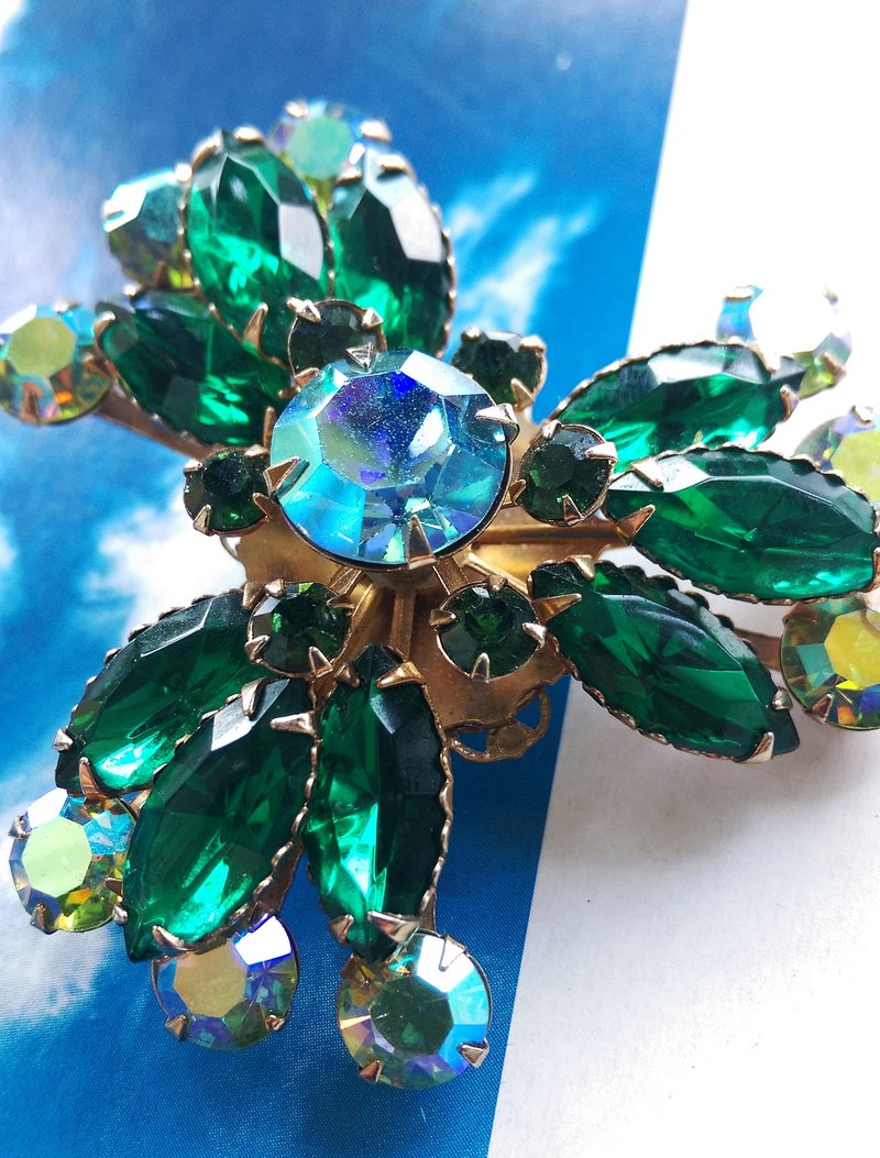 Vintage Jewelry 西洋古董飾品 綠萊茵 花型 別針 - 徽章/別針 - 其他金屬 金色