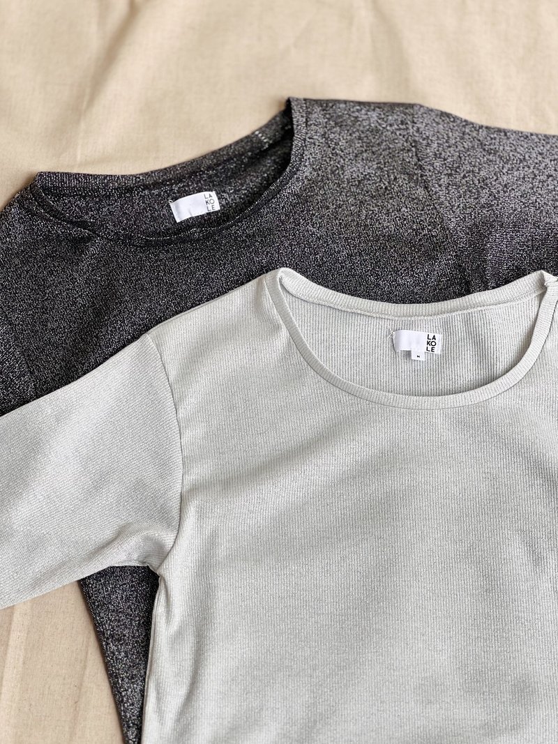 兩色 銀白x蔥黑 捲捲木耳邊 微透 圓領T-shirt T恤 內搭 外穿皆可 - 女 T 恤 - 尼龍 多色