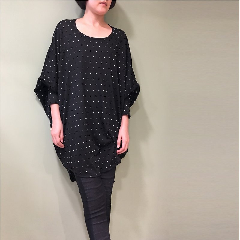 【Top】Dayuan Design Long Sleeve Top_Black background and white woven dots - Women's Tops - Cotton & Hemp Black