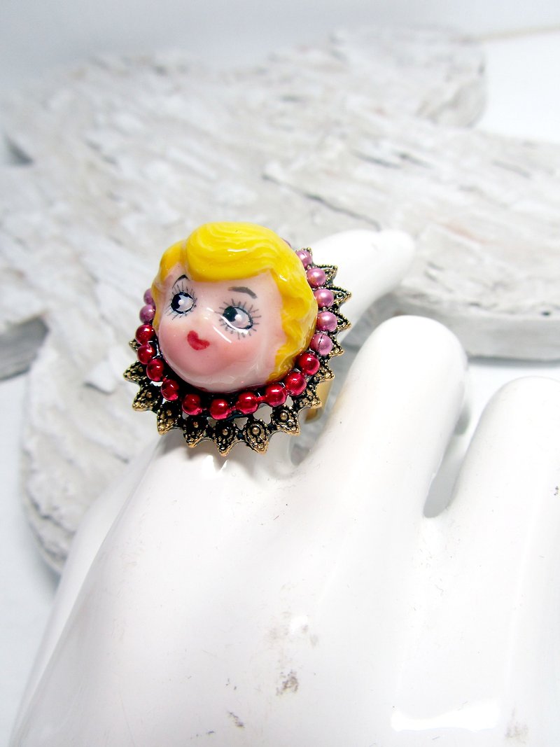 TIMBEE LO Imitation Ceramic Lady Head Ring Aristocratic Style - General Rings - Paper Gold