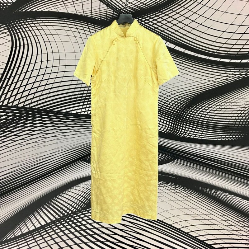 Second-hand antique custom-made light yellow satin glossy jacquard short-sleeved cheongsam CA404 - ชุดเดรส - เส้นใยสังเคราะห์ สีเหลือง