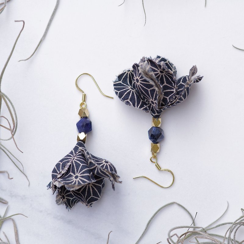 Noah | Sakura Fabric Floral Earring with Blue-Vein Stone wit Golden Plating Hook - ต่างหู - วัสดุอื่นๆ สีน้ำเงิน