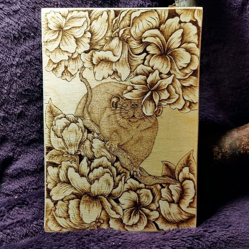 WoodBurning rat on flowering branches - 壁貼/牆壁裝飾 - 木頭 咖啡色