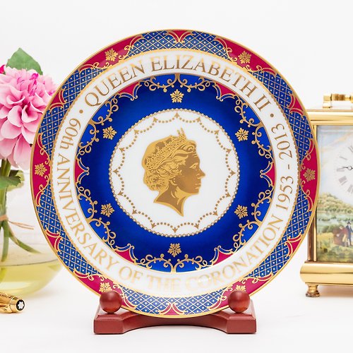 擎上閣裝飾藝術 英國製Royal Worcester女王2013王者之風紀念細緻骨瓷生日裝飾盤
