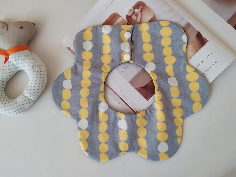 [Shipping within 5 days] Turn flower pocket Japanese cloth skewer dumpling 360 degree bib baby bib - Baby Gift Sets - Cotton & Hemp Multicolor