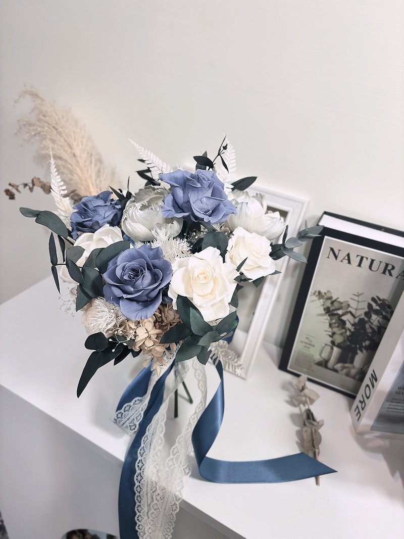 Eternal life bouquet divided bouquet European style blue and white - ช่อดอกไม้แห้ง - พืช/ดอกไม้ สีน้ำเงิน