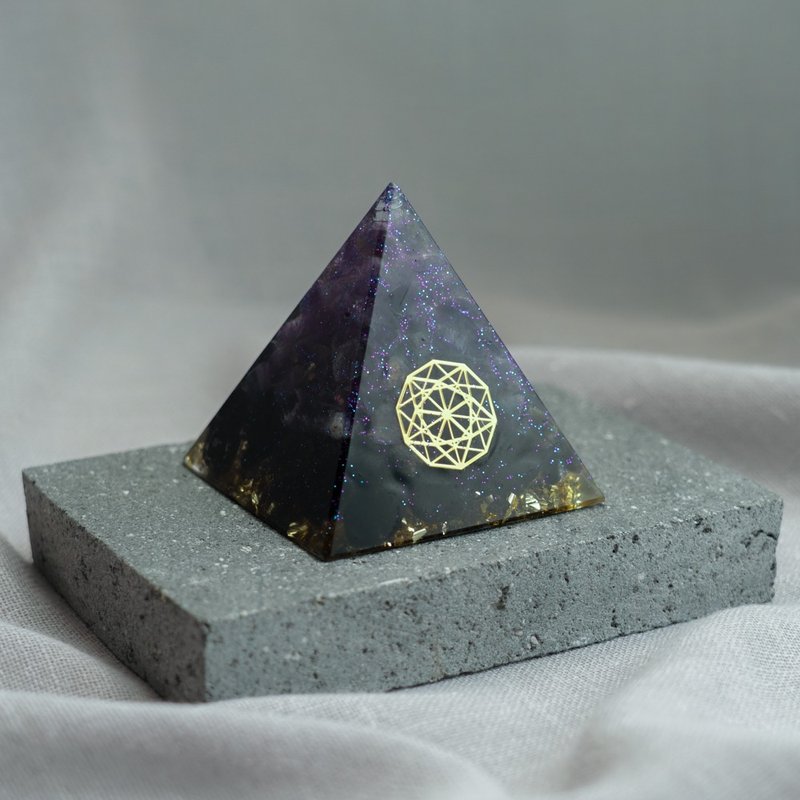 【紫晶、金曜石】奧根水晶能量金字塔Orgonite 6x6cm - 擺飾/家飾品 - 水晶 多色