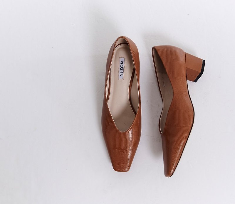 Square head round with V mouth leather thick heel shoe camel - รองเท้าส้นสูง - หนังแท้ สีนำ้ตาล