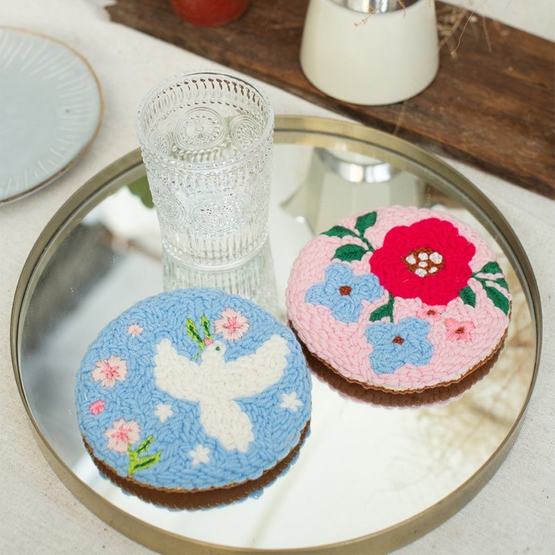 [Russian Embroidery] Angel Garden coaster. Book material package. Wool embroidery - Knitting, Embroidery, Felted Wool & Sewing - Cotton & Hemp Pink