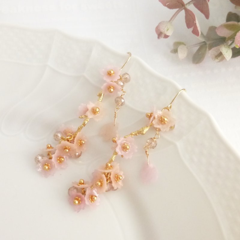 Cherry blossoms in full bloom on branches, Yoshino cherry tree earrings - 耳環/耳夾 - 其他金屬 粉紅色