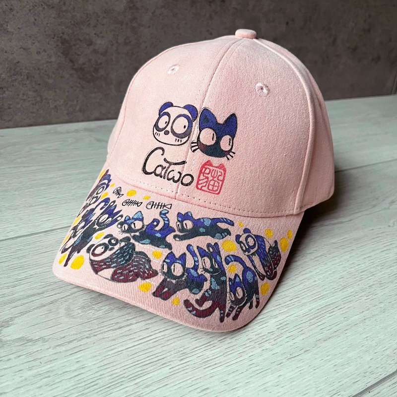 【獨家/手繪帽】CaTwo貓2 帽沿圖騰 鴨舌帽 棒球帽 老帽 粉+彩繪 - 帽子 - 棉．麻 粉紅色