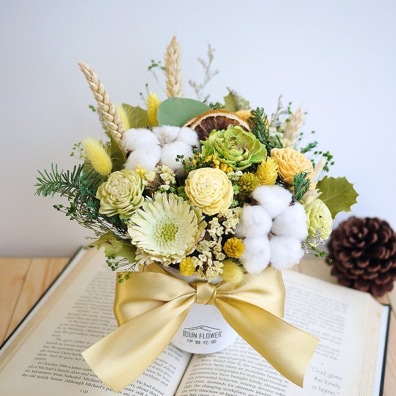 Fresh Forest-Dry Table Flowers in Yellow, Green and White Pottery Pots - ช่อดอกไม้แห้ง - พืช/ดอกไม้ สีเหลือง