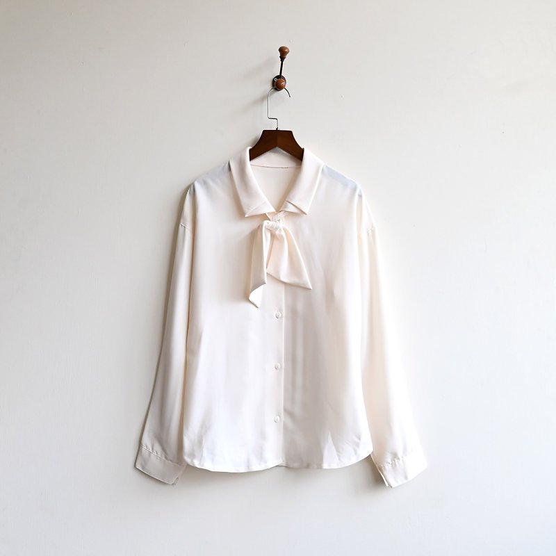 [Egg Plant Vintage] Geometric Pointed Strap Vintage Shirt - Women's Shirts - Other Man-Made Fibers 
