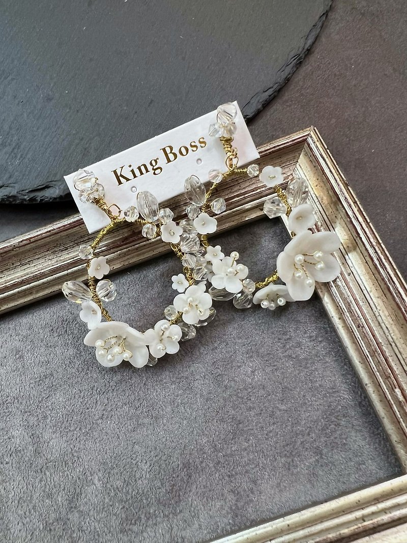 Fake boss lady king_boss ceramic white flower crystal wreath earrings - Earrings & Clip-ons - Pottery White