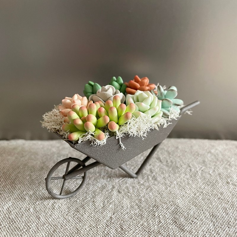 A cart full of succulents. Simulated clay succulents - ของวางตกแต่ง - ดินเหนียว สีเขียว