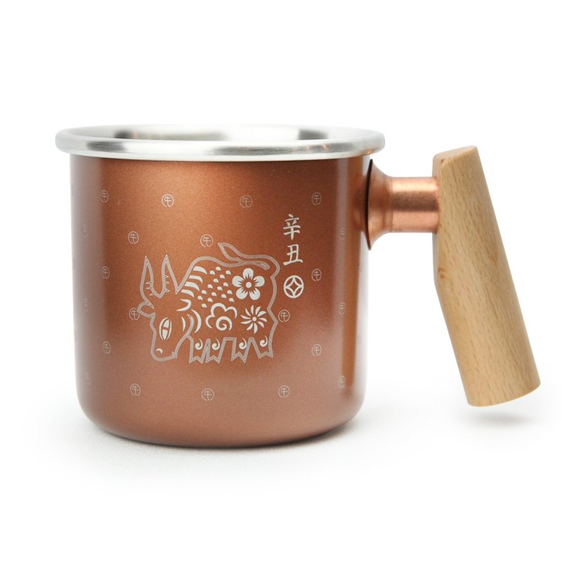 【客製化禮物】木柄 白鐵杯 400ml(辛丑金牛) - 咖啡杯/馬克杯 - 不鏽鋼 咖啡色