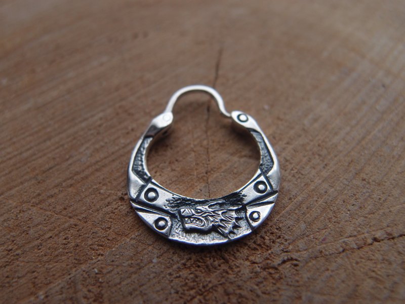 Wolf steampunk Hoop Earring for Men 22mm, Sterling Silver Men's Earring - ต่างหู - เงินแท้ สีเงิน