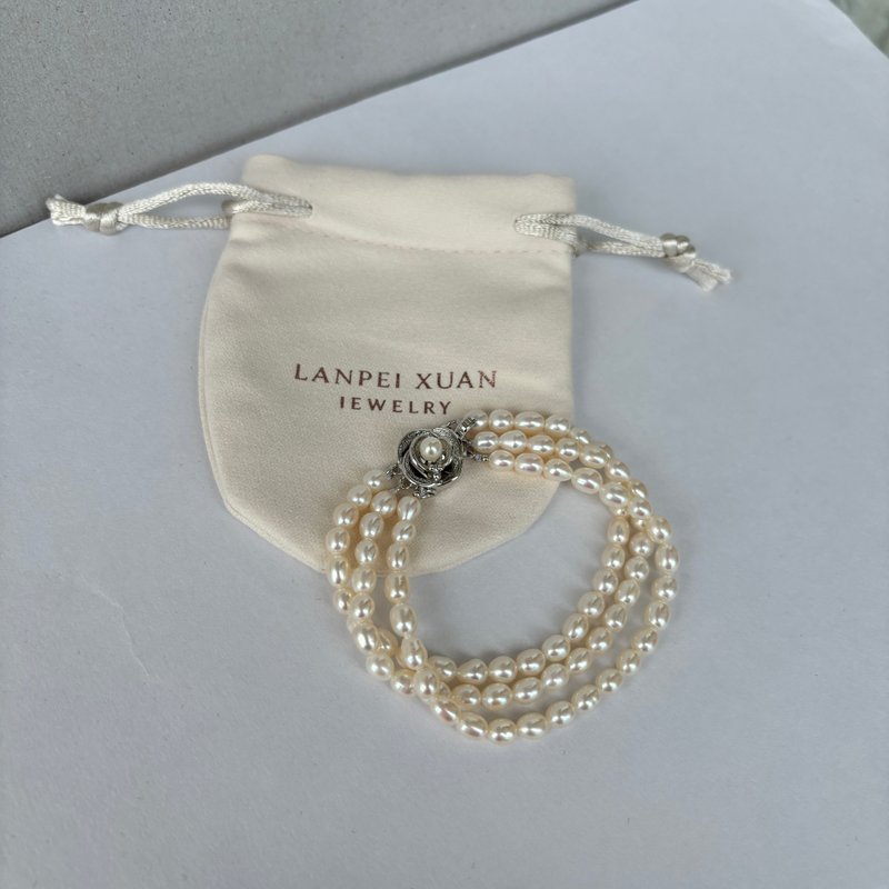 復古玫瑰銀扣 三層 淡水珍珠 手鍊 皮光極佳 典雅氣息 - 手鍊/手環 - 珍珠 白色