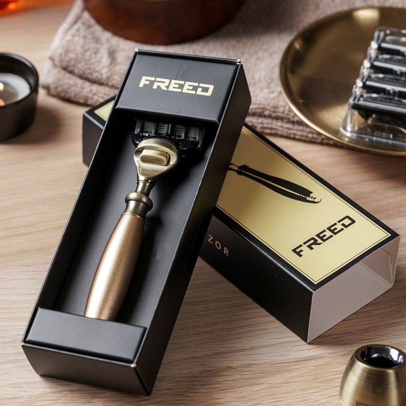 【FREED】古銅系列 - 五刀式刮鬍刀 - 阿波羅 客製化刻字 生日 - 男性保養/清潔/修容工具 - 其他金屬 金色