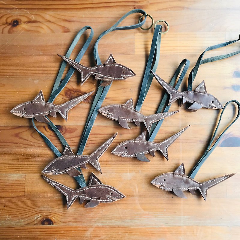 サメ革の手縫いキーリング - キーホルダー・キーケース - 革 ブラウン
