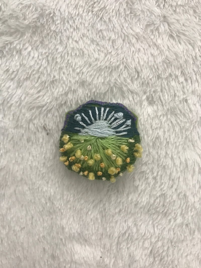 The embroidered button pin  - เข็มกลัด - งานปัก หลากหลายสี