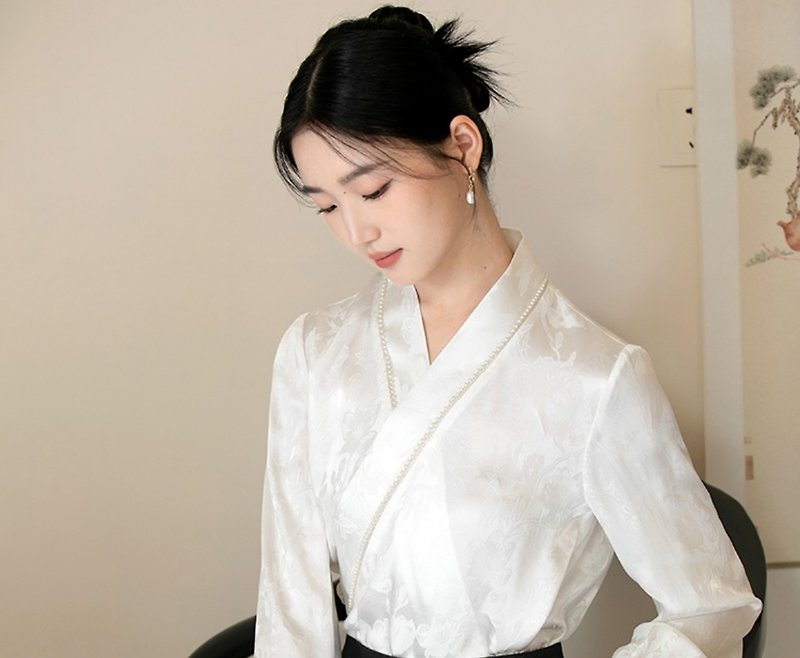 新中式 白色交領提花珍珠改良漢服 上衣/半裙/套裝 - 洋裝/連身裙 - 絲．絹 白色