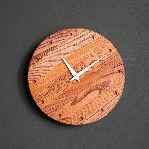 Perfecto Handmade Wall clock personalized gift / Elm wood engraved clock
