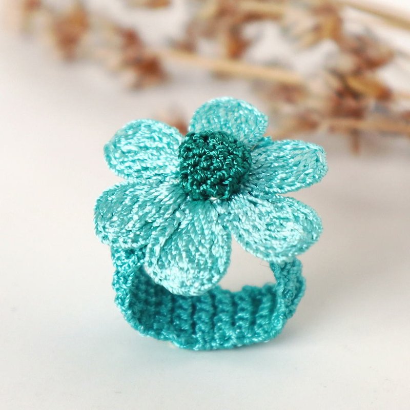 OYA crochet Ring 【DAISY】Turquoise - แหวนทั่วไป - ไฟเบอร์อื่นๆ สีน้ำเงิน