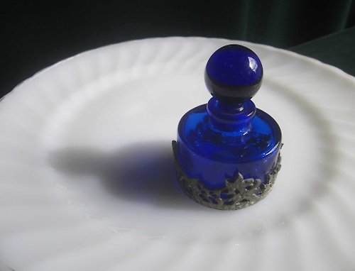 老時光OLD-TIME Vintage & Classic & Deco 【老時光 OLD-TIME】早期歐洲藍玻璃香水瓶