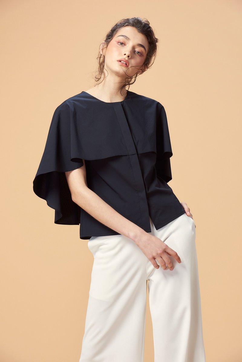 Off-season sale 黑色斗篷襯衫 - 女襯衫 - 棉．麻 