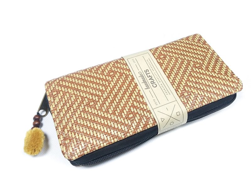 Unique Natural Rattan wallet Weave Woven rattan zip long wallet with Pom Pom Zip - 銀包 - 木頭 咖啡色