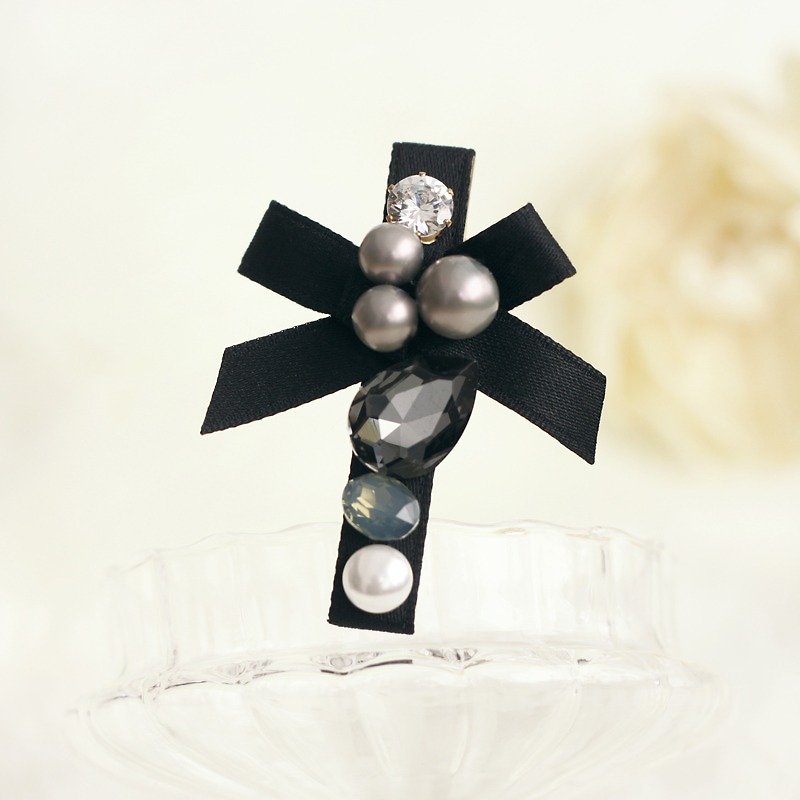 Graceful Ribbon with Pearl Hair Clip - Hair Accessories - Other Materials Black