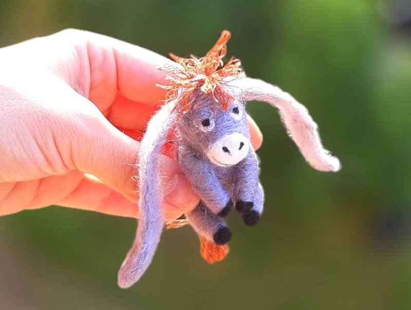 Lazy little DONKEY ornament handmade wool healing small needle felted miniatures - ตุ๊กตา - ขนแกะ สีเทา