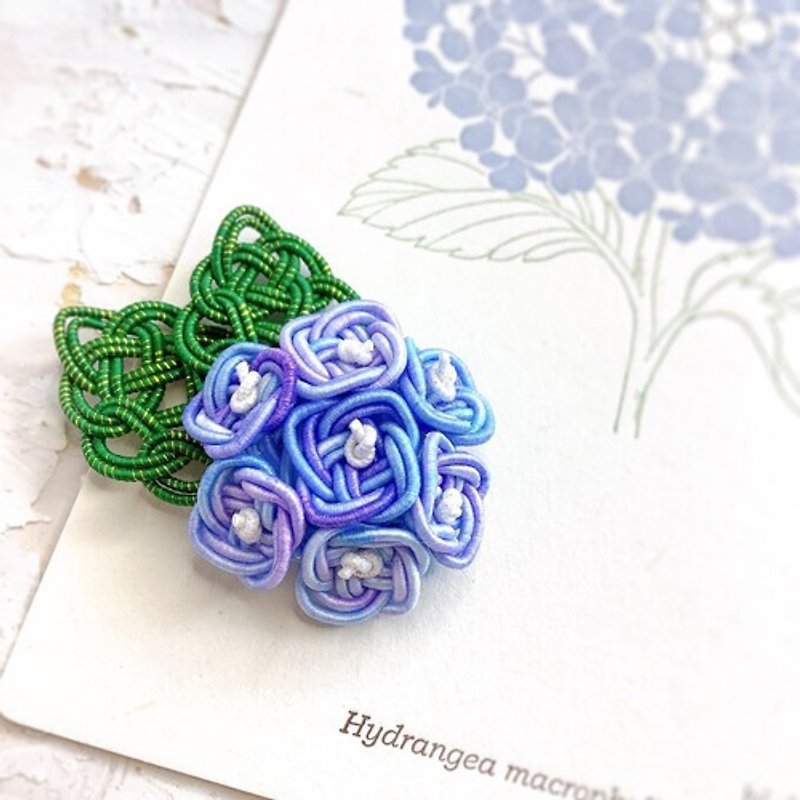 Brooch [Hydrangea] Original dyeing Made by Mizuhiki Japanese style purple rain - เข็มกลัด - วัสดุอื่นๆ สีม่วง