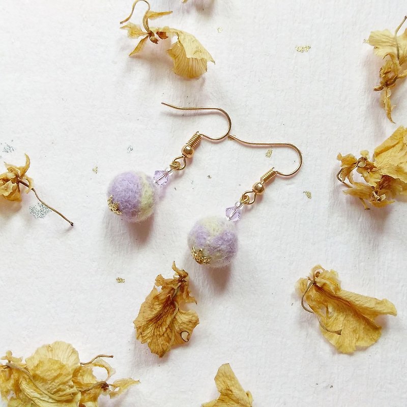 Childhood light amethyst hand-made wool felt earrings can be changed to Clip-On - ต่างหู - ขนแกะ สีม่วง