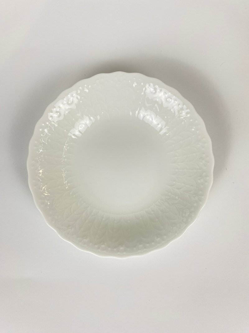 【Narumi】Silky White 絲路骨瓷水果碗(14cm) - 托盤/砧板 - 陶 白色