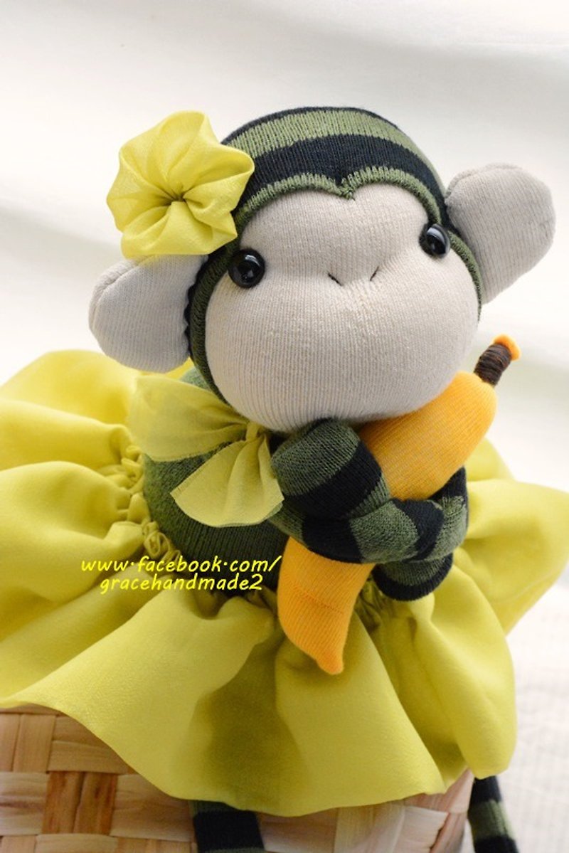 ナチュラル手作り風ソックス猿の人形 - （バナナアクセサリー付き）緑の容器の妹（バイヤーニーナ・ヤン排他店） - 人形・フィギュア - コットン・麻 グリーン
