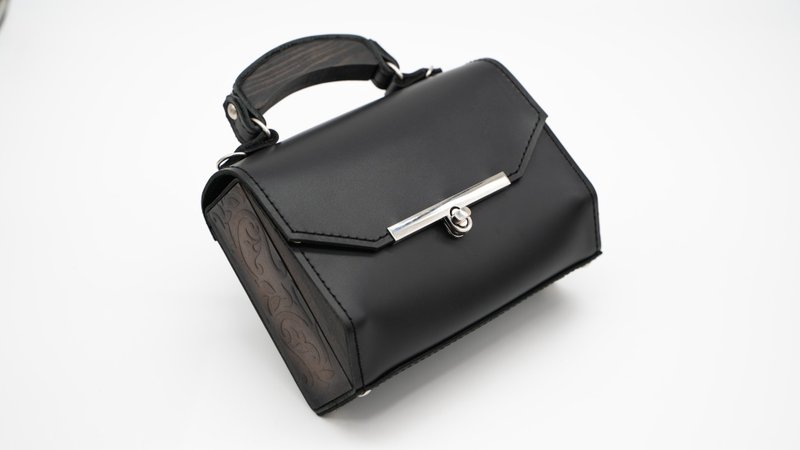 black leather bag, wooden sides, handmade shoulder bag - 手提包/手提袋 - 真皮 黑色