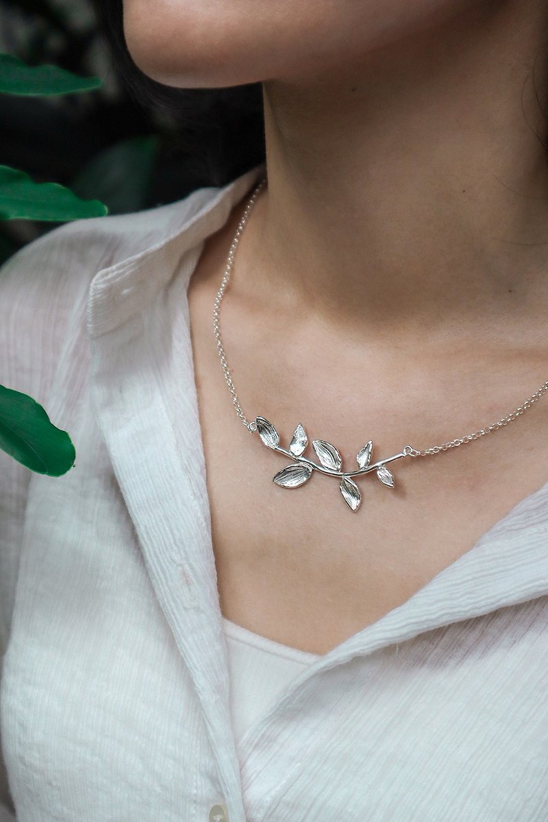 Warm long leaf sterling silver necklace - สร้อยติดคอ - เงินแท้ สีเงิน