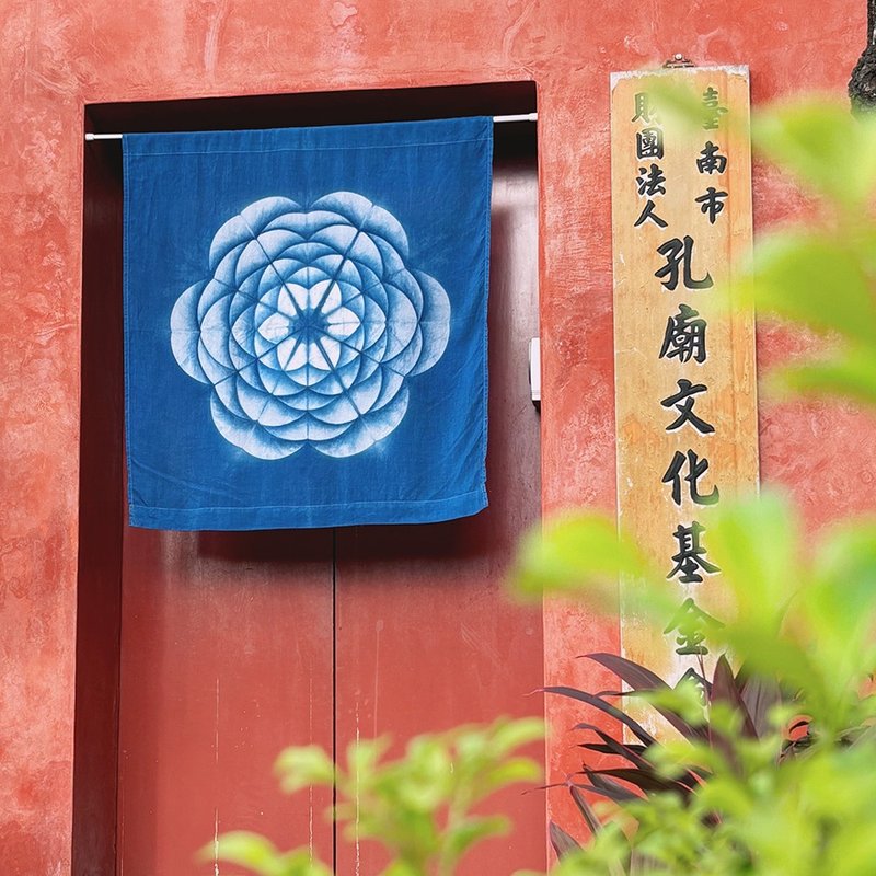 Flower of life indigo dyed door curtain - ม่านและป้ายประตู - ผ้าฝ้าย/ผ้าลินิน สีน้ำเงิน