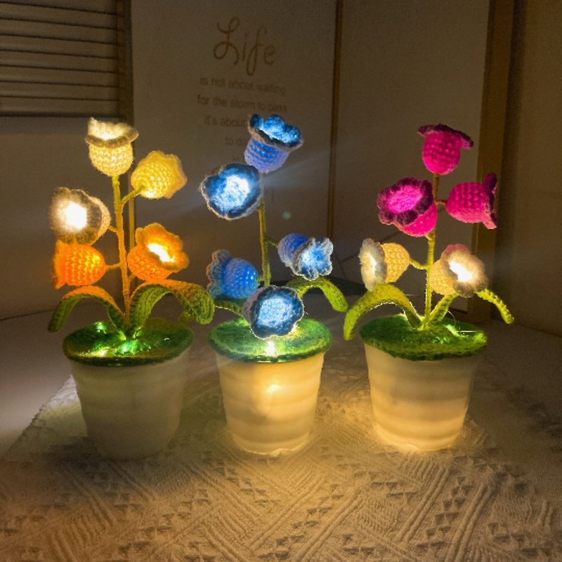 Handmade Crochet Lily of the Valley Plant - Glowing LED Flowers for Home Decor - ช่อดอกไม้แห้ง - ผ้าฝ้าย/ผ้าลินิน หลากหลายสี
