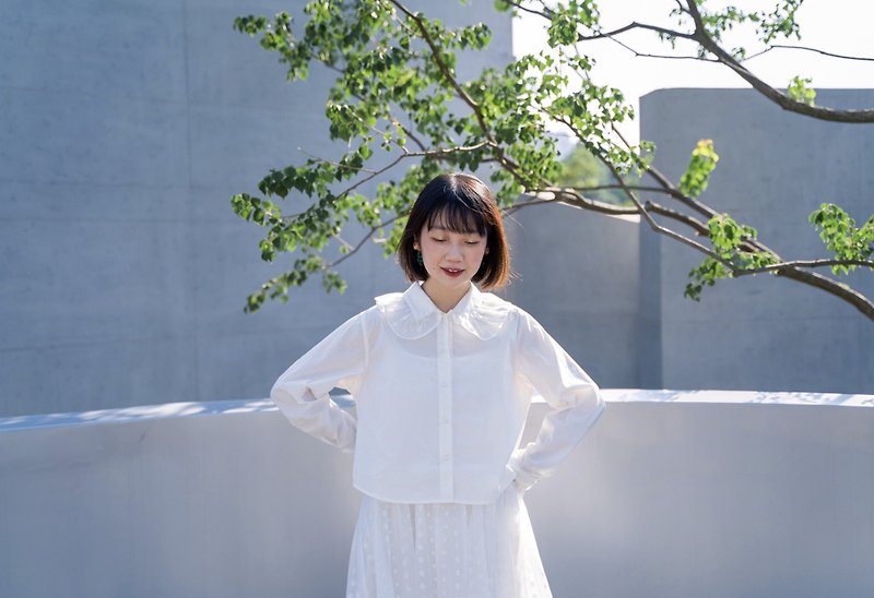 Ruffled Doll Collar Cotton White Shirt - เสื้อเชิ้ตผู้หญิง - ผ้าฝ้าย/ผ้าลินิน 