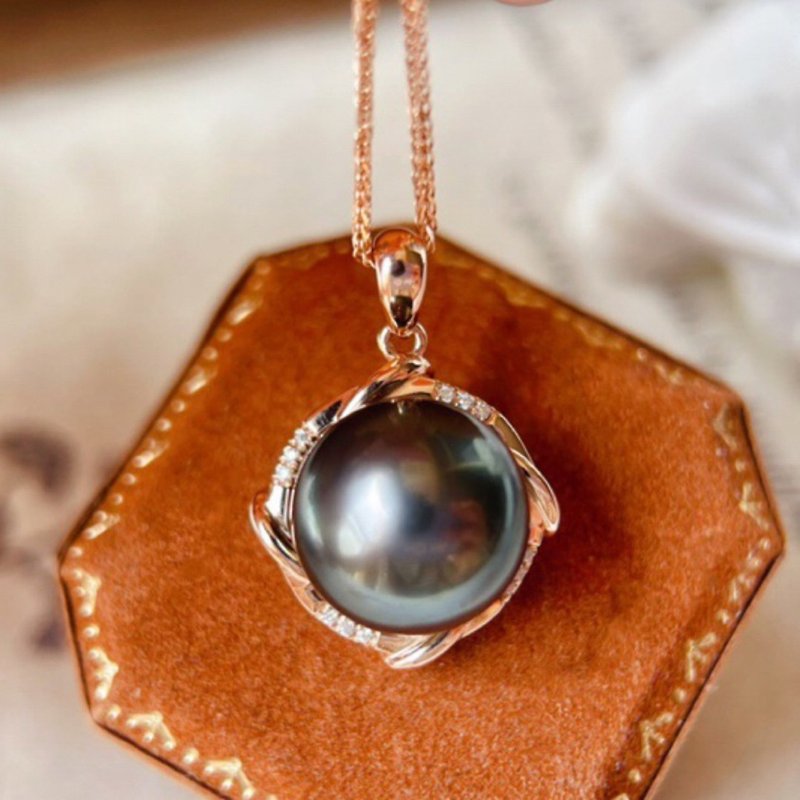 【WhiteKuo】18k Tricolor Swirl Natural Tahitian Pearl and Diamond Necklace - สร้อยคอ - ไข่มุก สีดำ