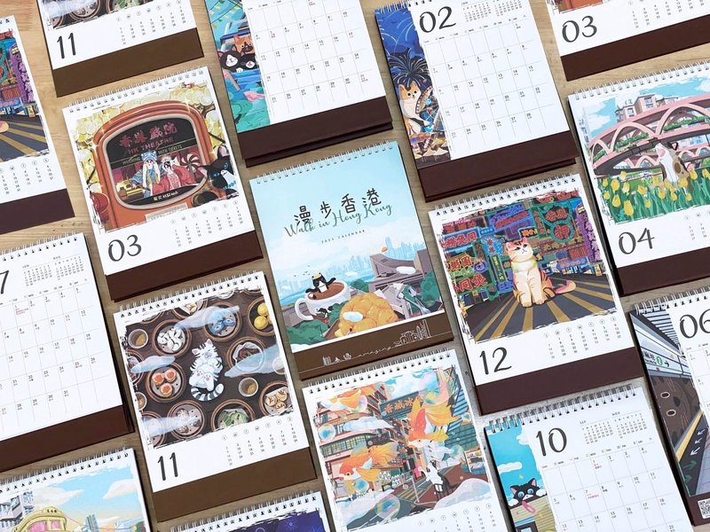 Strolling through Hong Kong丨Cats roaming the streets丨2025 Hong Kong themed calendar丨Amazing Studio - ปฏิทิน - กระดาษ หลากหลายสี