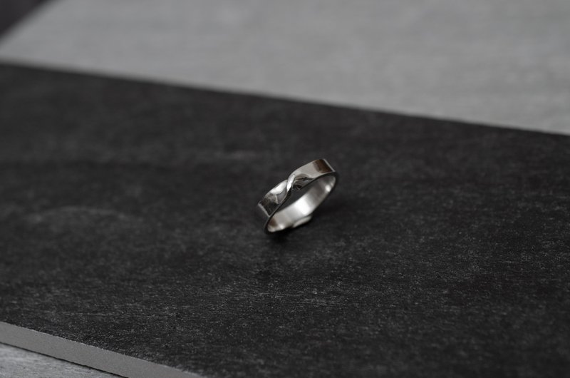 台中金工-Möbiusband純銀扭轉戒指 對戒 婚戒 金工體驗 - 金工/飾品 - 純銀 
